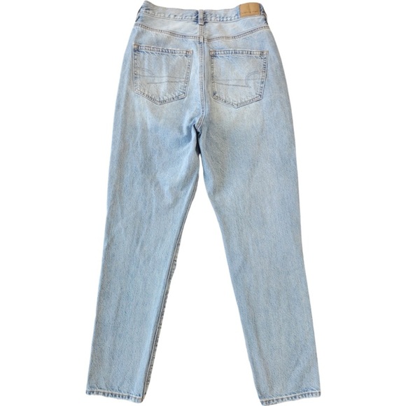 American Eagle Woman’s blue distressed highest rise mom jeans size 2 Regular - Picture 12 of 12